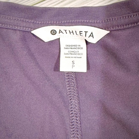 Athleta Womens Purple Scoop Neck Short Sleeve Curved Hem Tee Shirt Size S - Picture 2 of 3